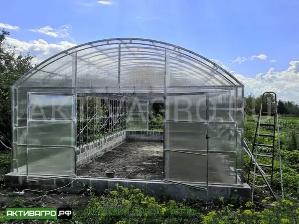 Теплица Ударница Благодатная, ширина 4/5 м, труба 40х20 + 20х20 Теплица Ударница Благодатная, ширина 4/5 м, труба 40х20 + 20х20